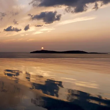 Gaia, Beachfront, Plunge Pool & Sunset By Explore Andros Hébergement de vacances