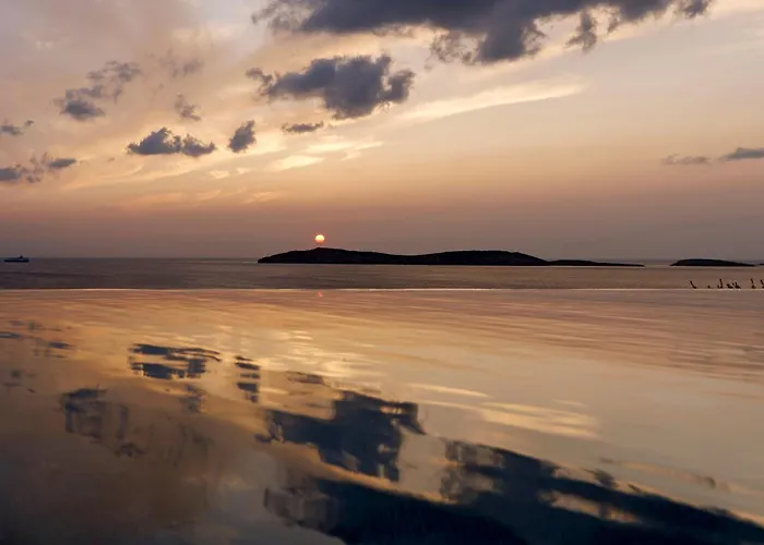 Gaia, Beachfront, Plunge Pool & Sunset By Explore Andros Casa vacanze