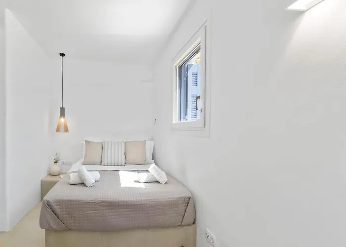 Casa vacanze Gaia, Beachfront, Plunge Pool & Sunset By Explore Andros *