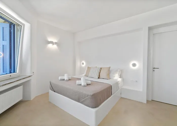 Casa vacanze Gaia, Beachfront, Plunge Pool & Sunset By Explore Andros