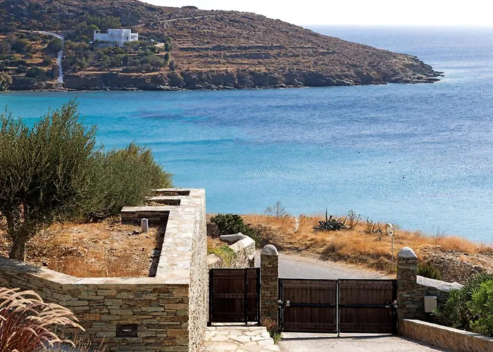 Casa vacanze Gaia, Beachfront, Plunge Pool & Sunset By Explore Andros *